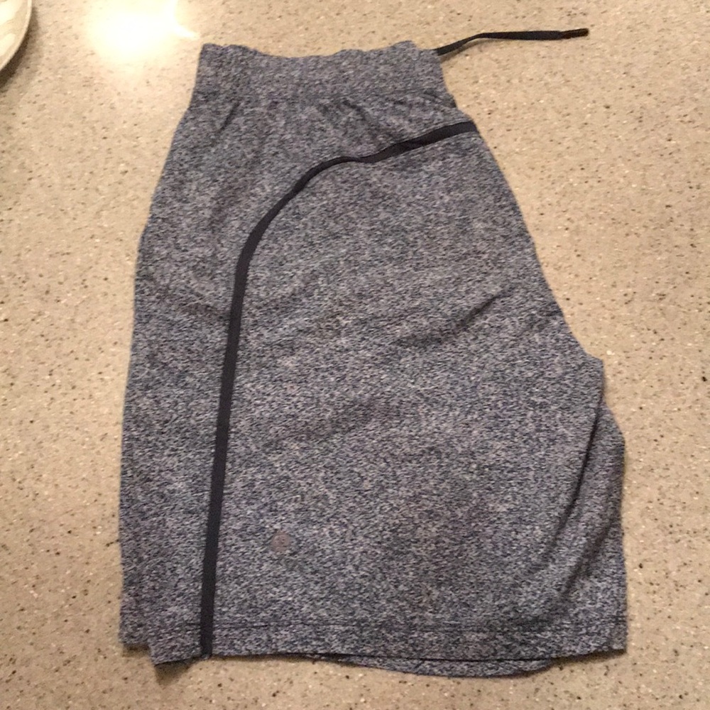 Lululemon Pace Breaker Short Large 9” Green/White